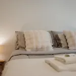 Guesthost - Bright In Center Appartement *