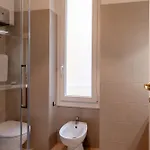 Guesthost - Bright In Center Appartement
