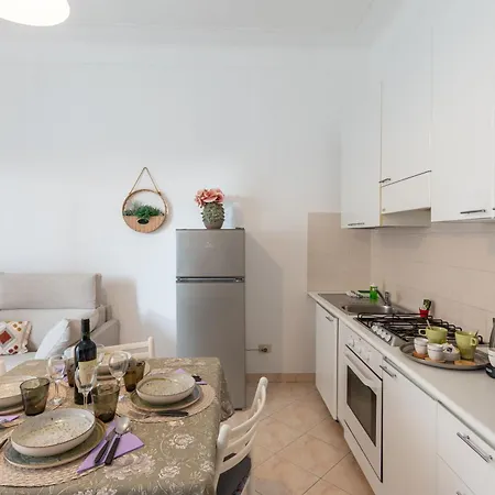 Guesthost - Bright In Center San Remo