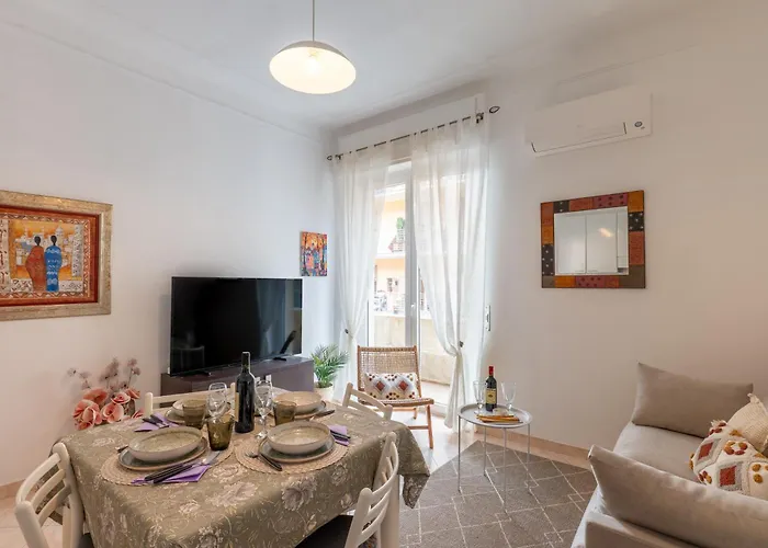 Guesthost - Bright In Center *