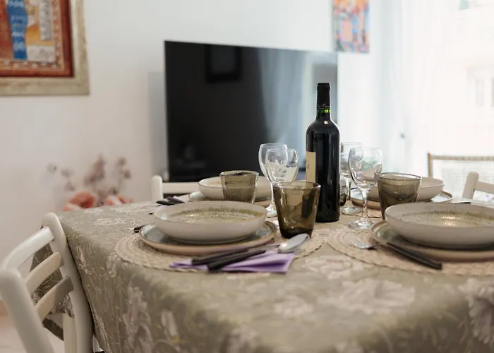 Guesthost - Bright In Center