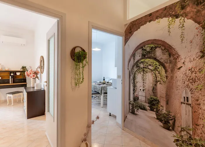 Guesthost - Bright In Center *